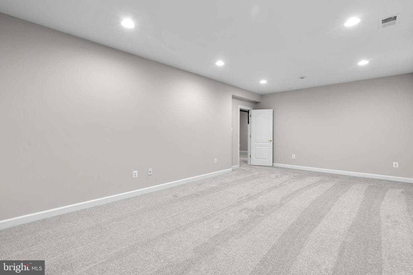 750 Crisfield Way photo 62
