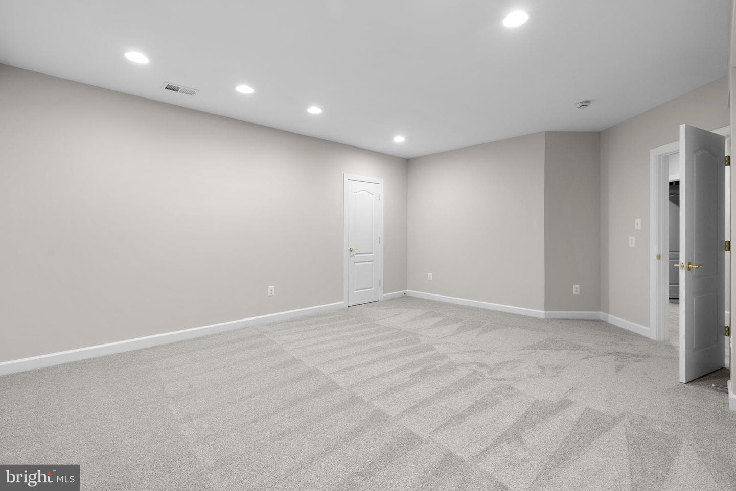750 Crisfield Way photo 65
