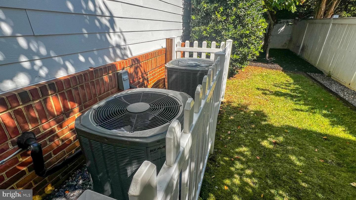 750 Crisfield Way photo 80