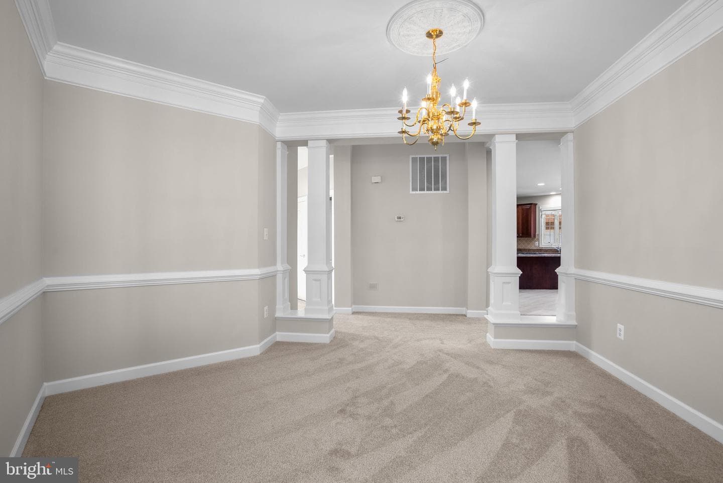 750 Crisfield Way photo 9