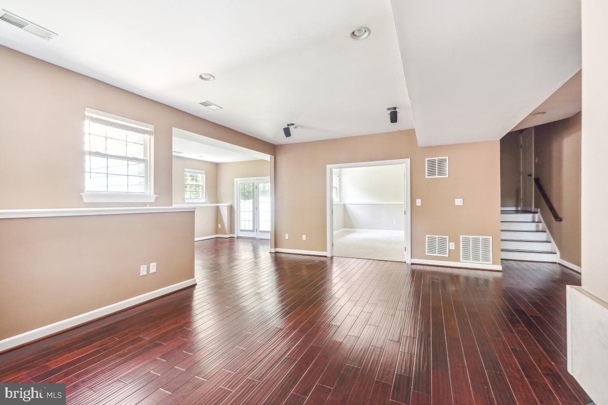 219 Bowen Court photo 54