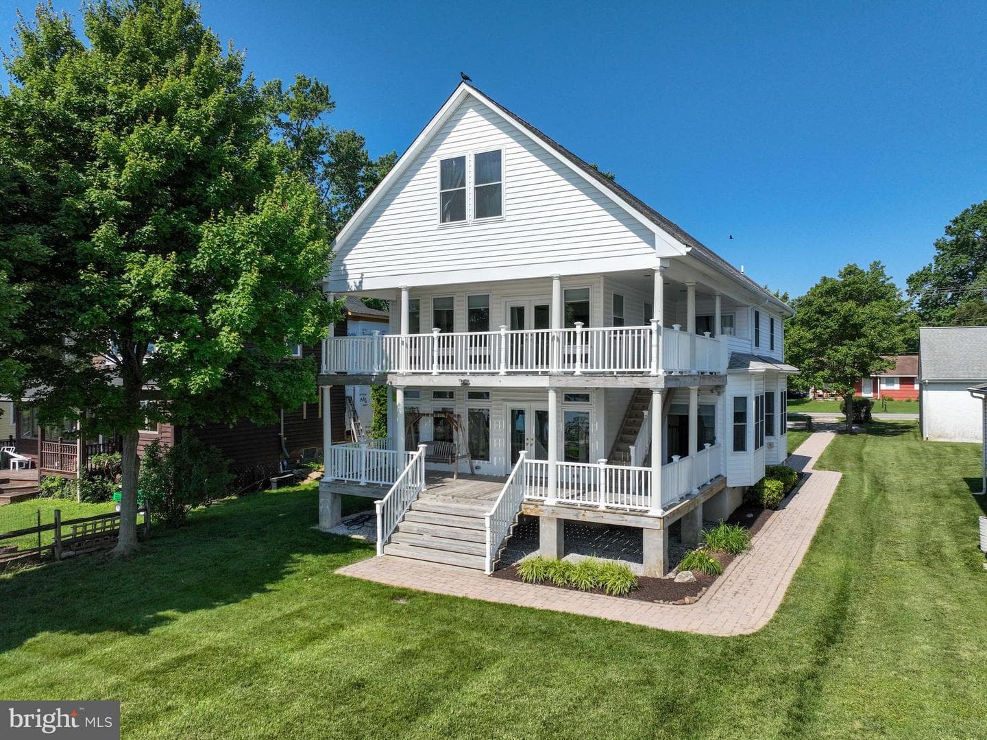 8227 Bayside Drive photo 2
