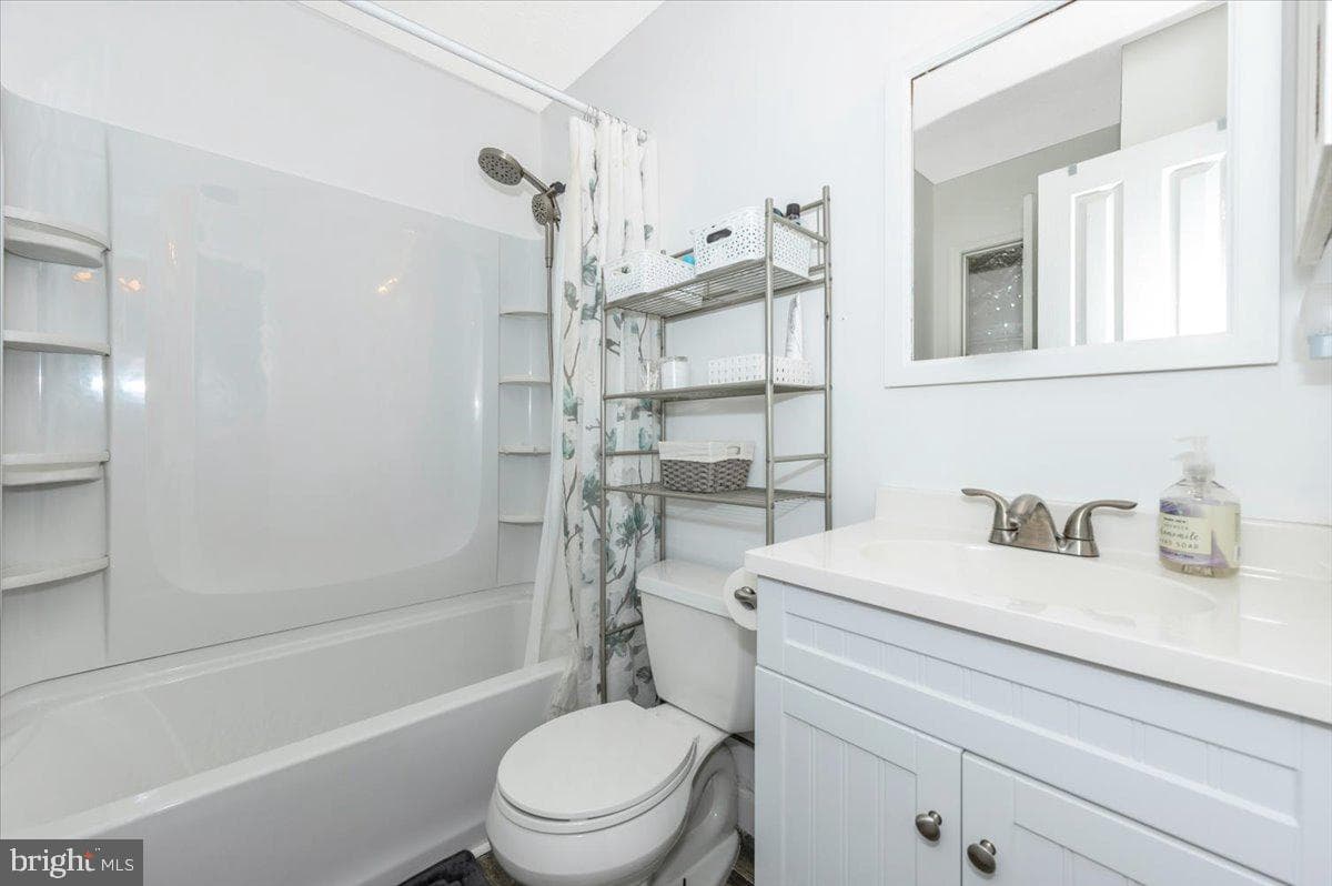 519 Realm Court E photo 22