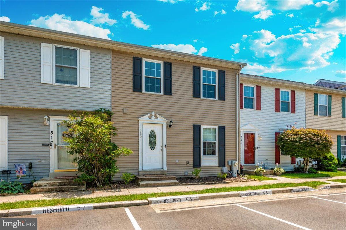 519 Realm Court E photo 38