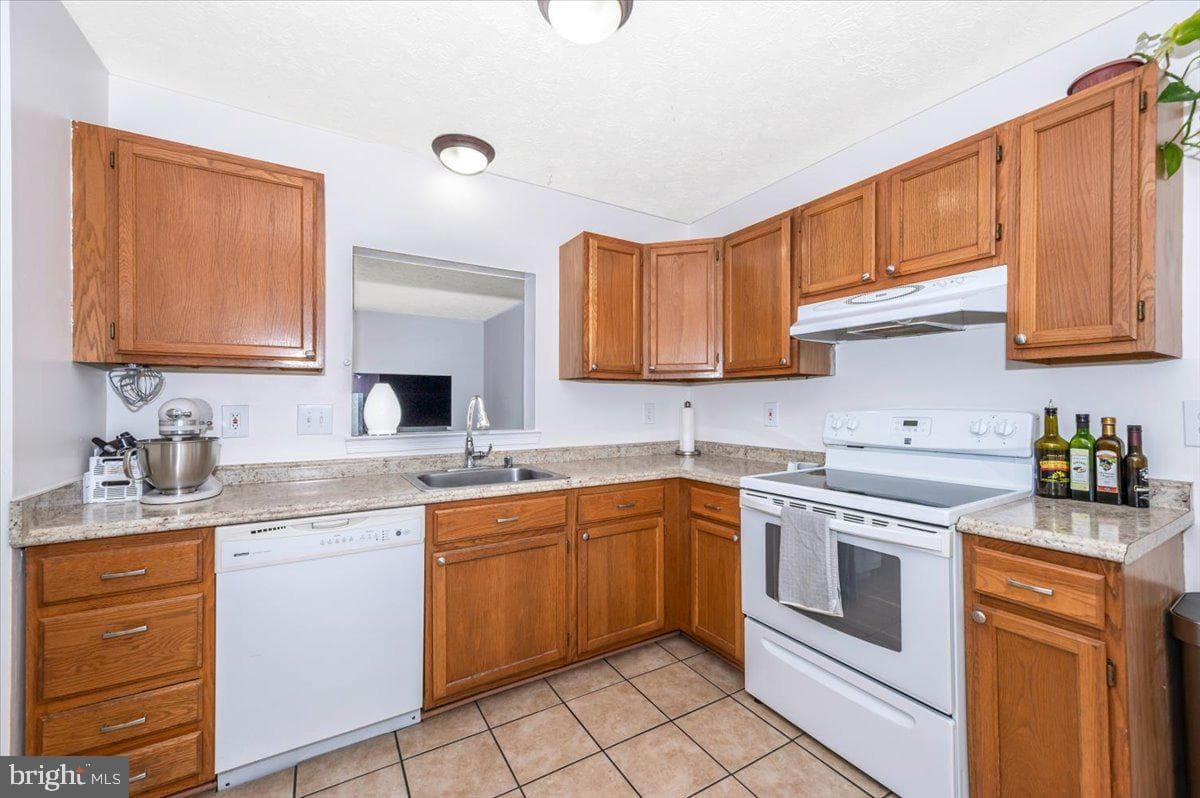 519 Realm Court E photo 4