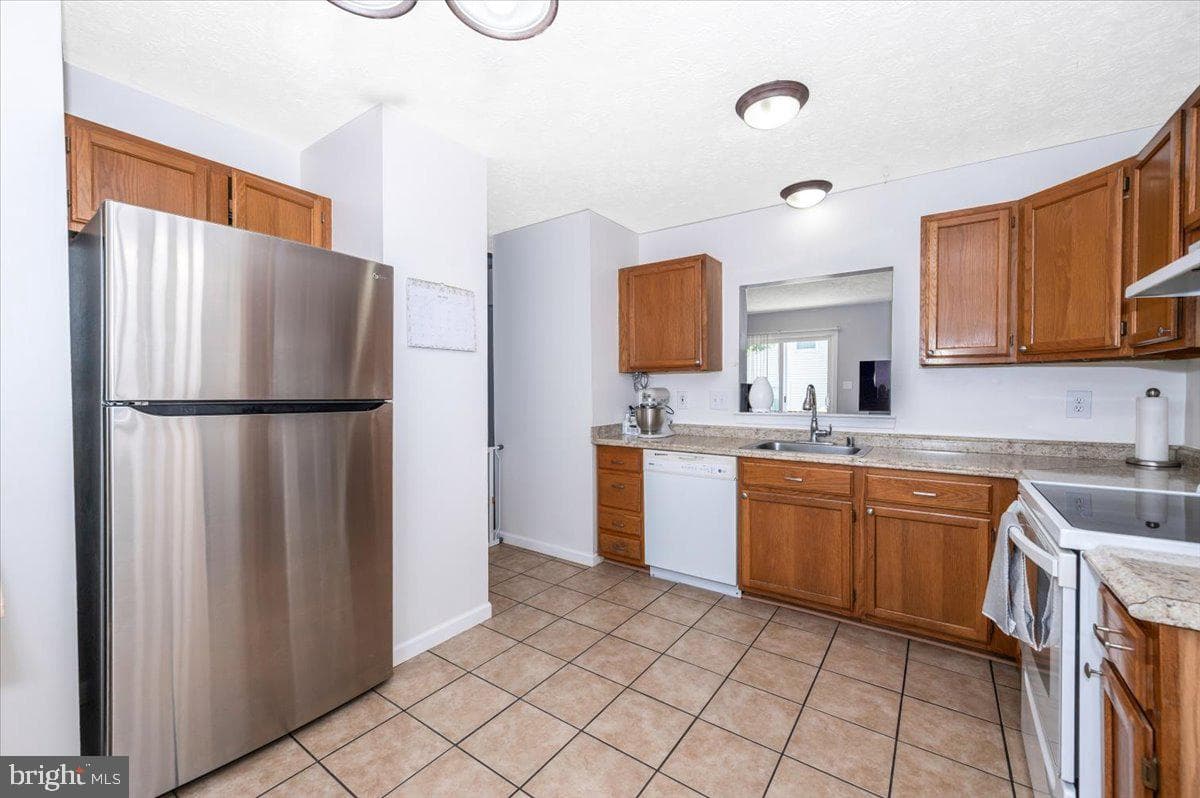 519 Realm Court E photo 5