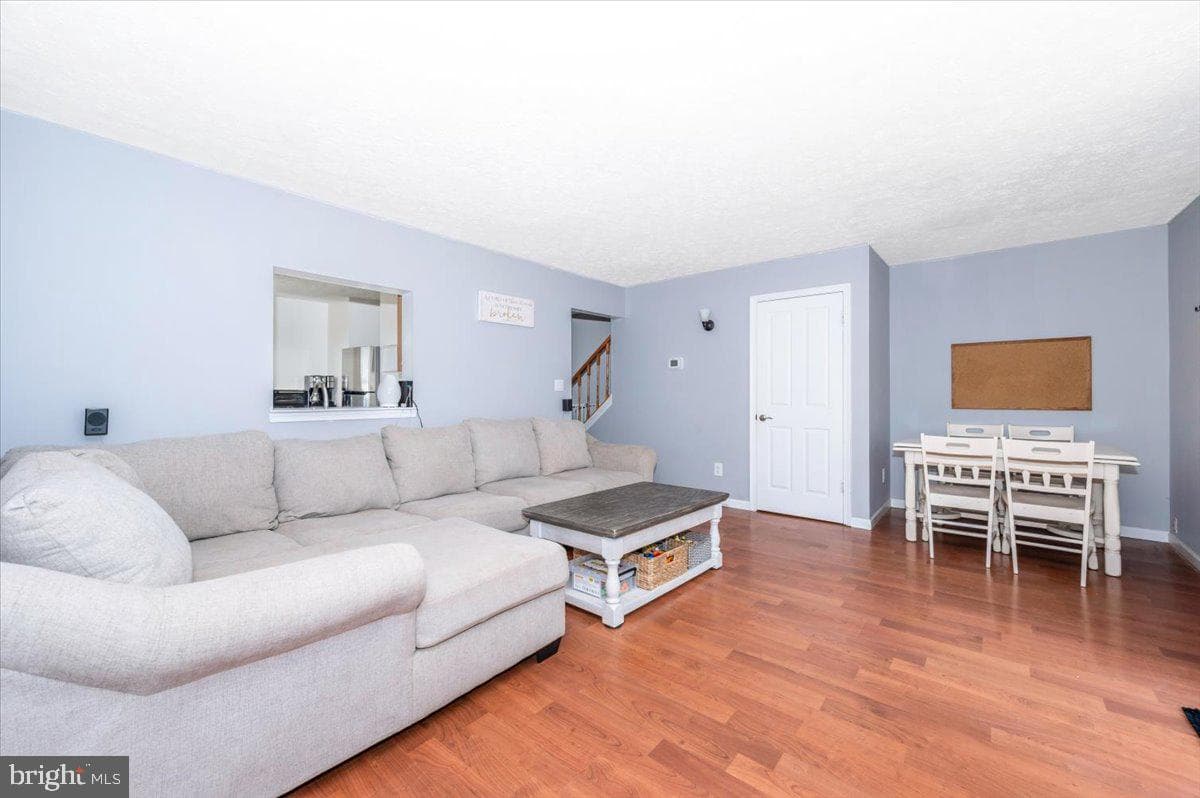519 Realm Court E photo 9