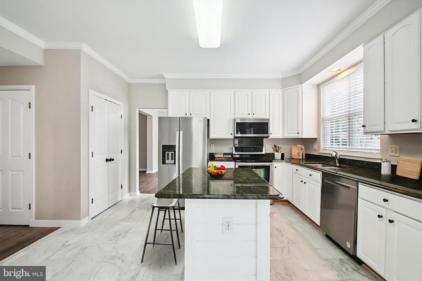 1528 Mckinan Court photo 2