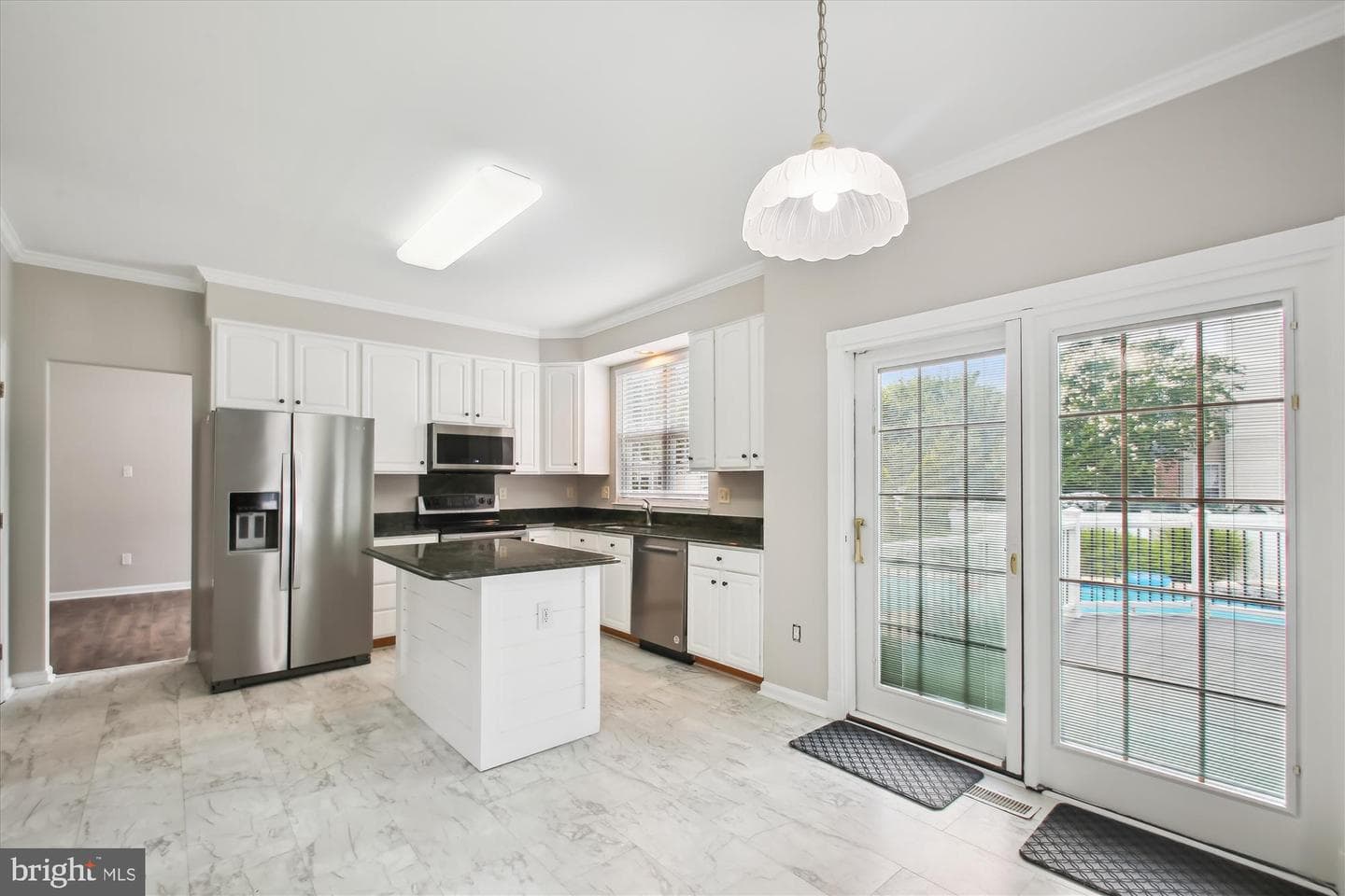 1528 Mckinan Court photo 3