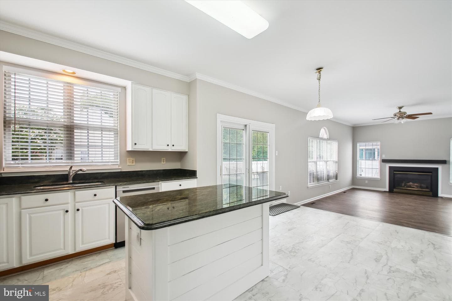 1528 Mckinan Court photo 4