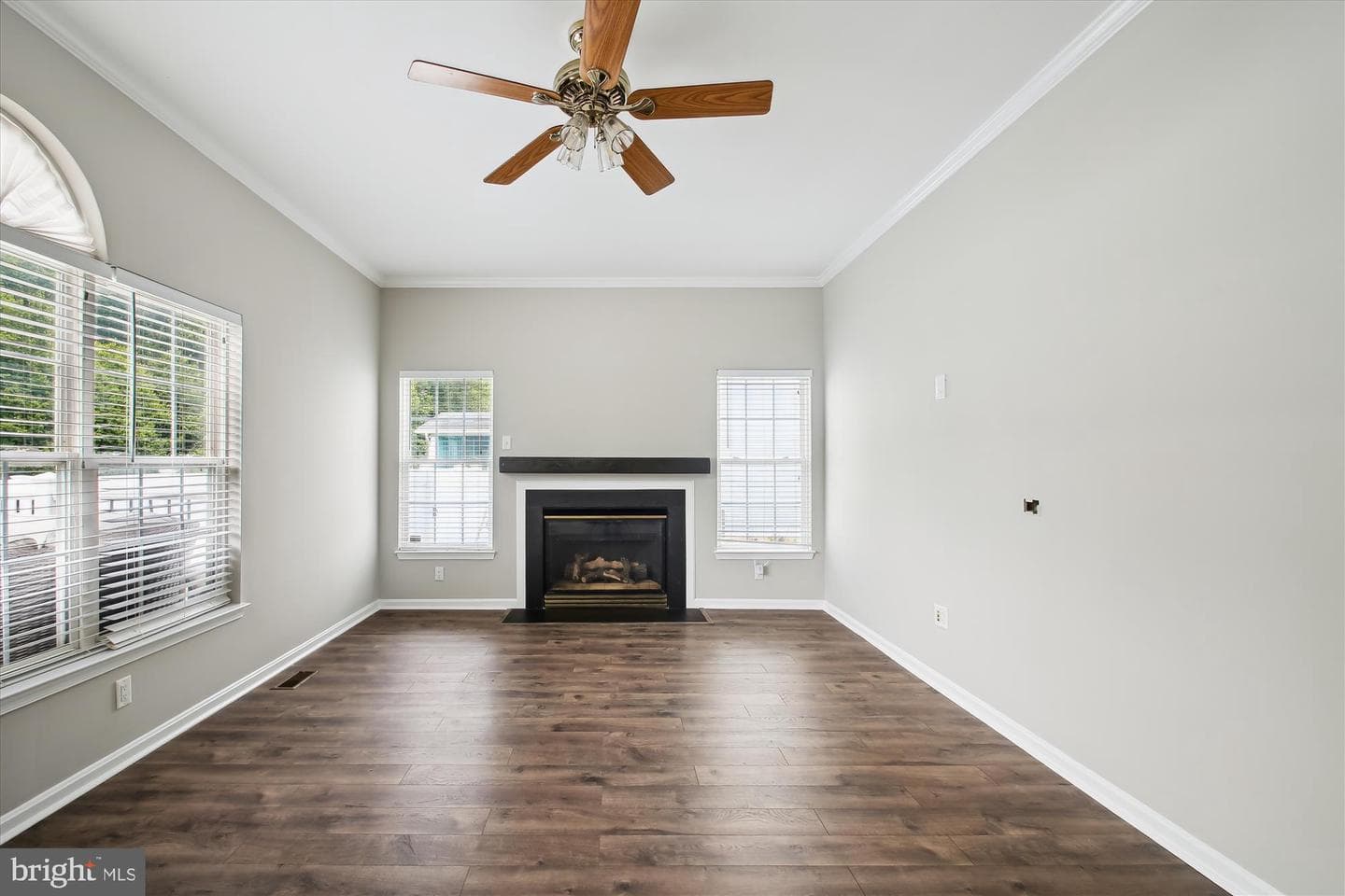 1528 Mckinan Court photo 5