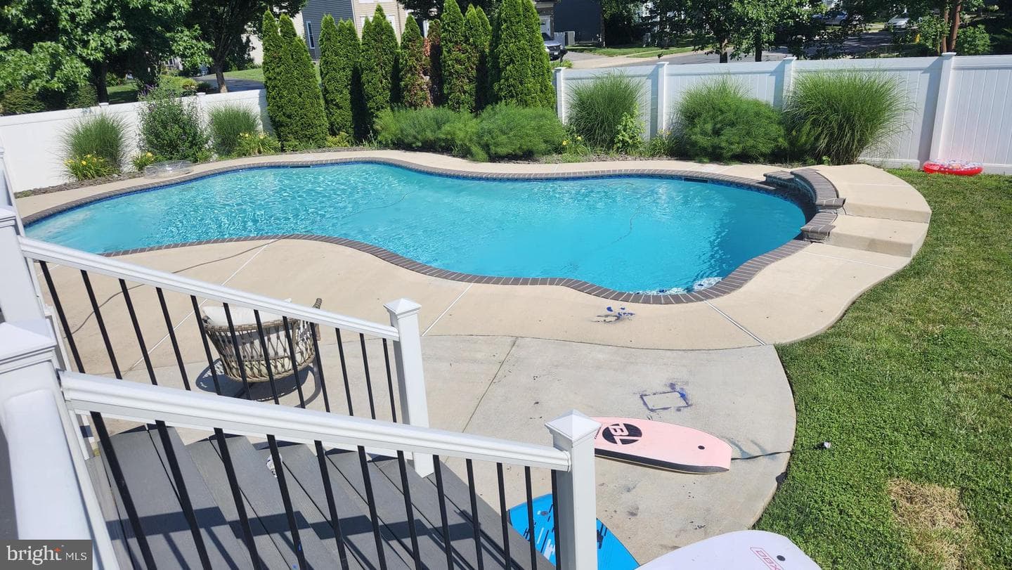 1528 Mckinan Court photo 9