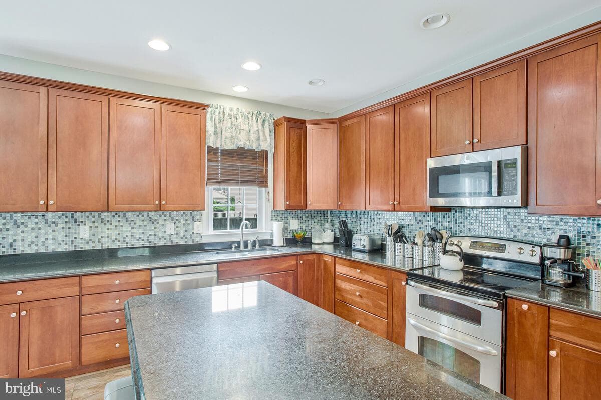 339 Light Street Avenue photo 10