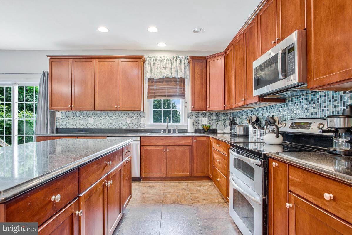 339 Light Street Avenue photo 12
