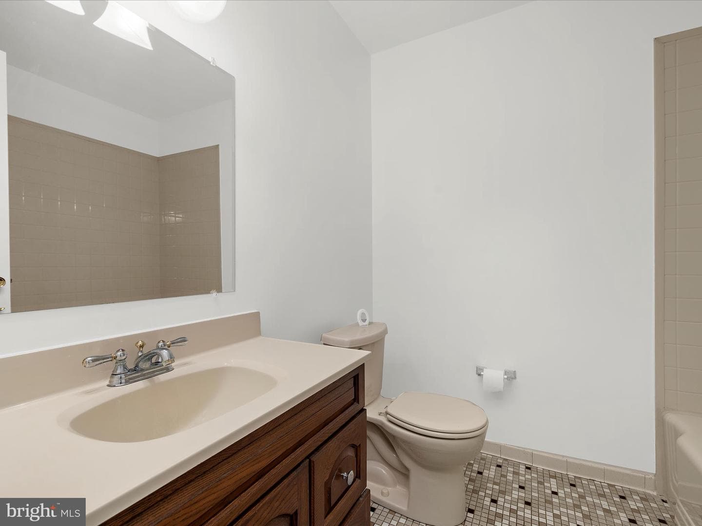 220 Falcon Drive photo 19