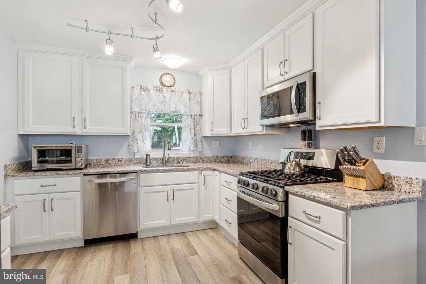 983 Sunny Court photo 3