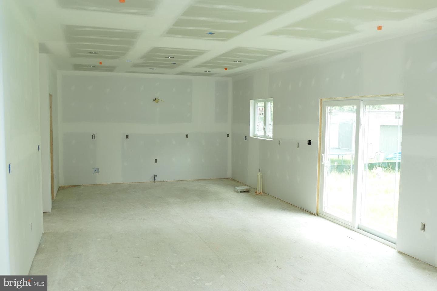 207 Beverley Avenue photo 15