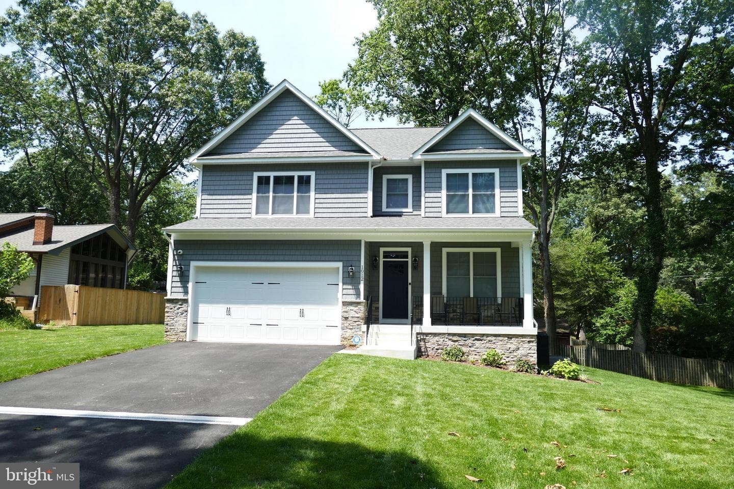 207 Beverley Avenue photo 4
