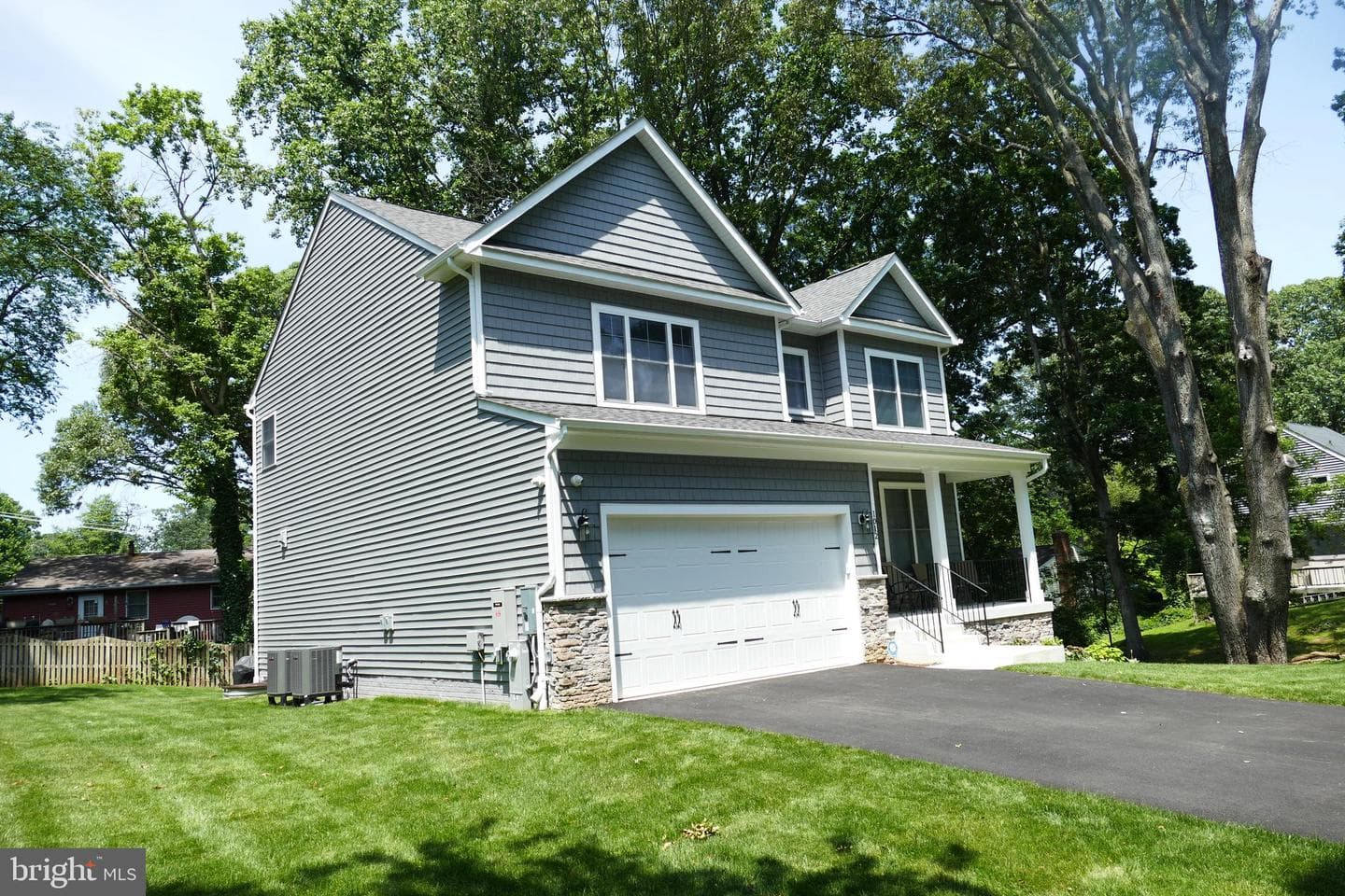 207 Beverley Avenue photo 5