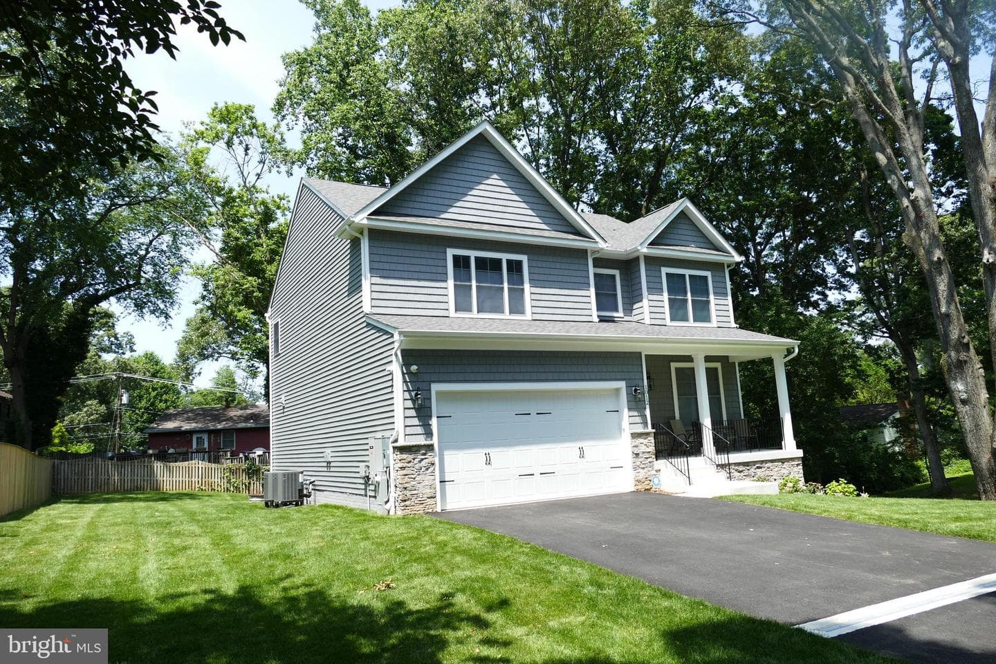 207 Beverley Avenue photo 8