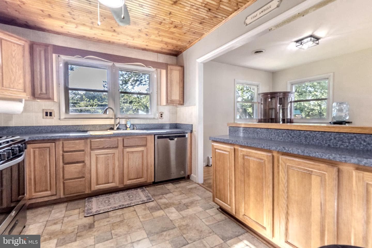 504 Elizabeth Road photo 39