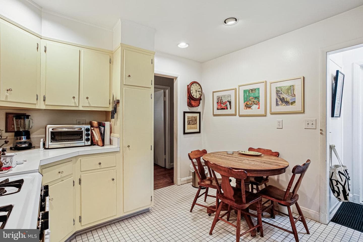 405 Ben Oaks Drive W photo 6
