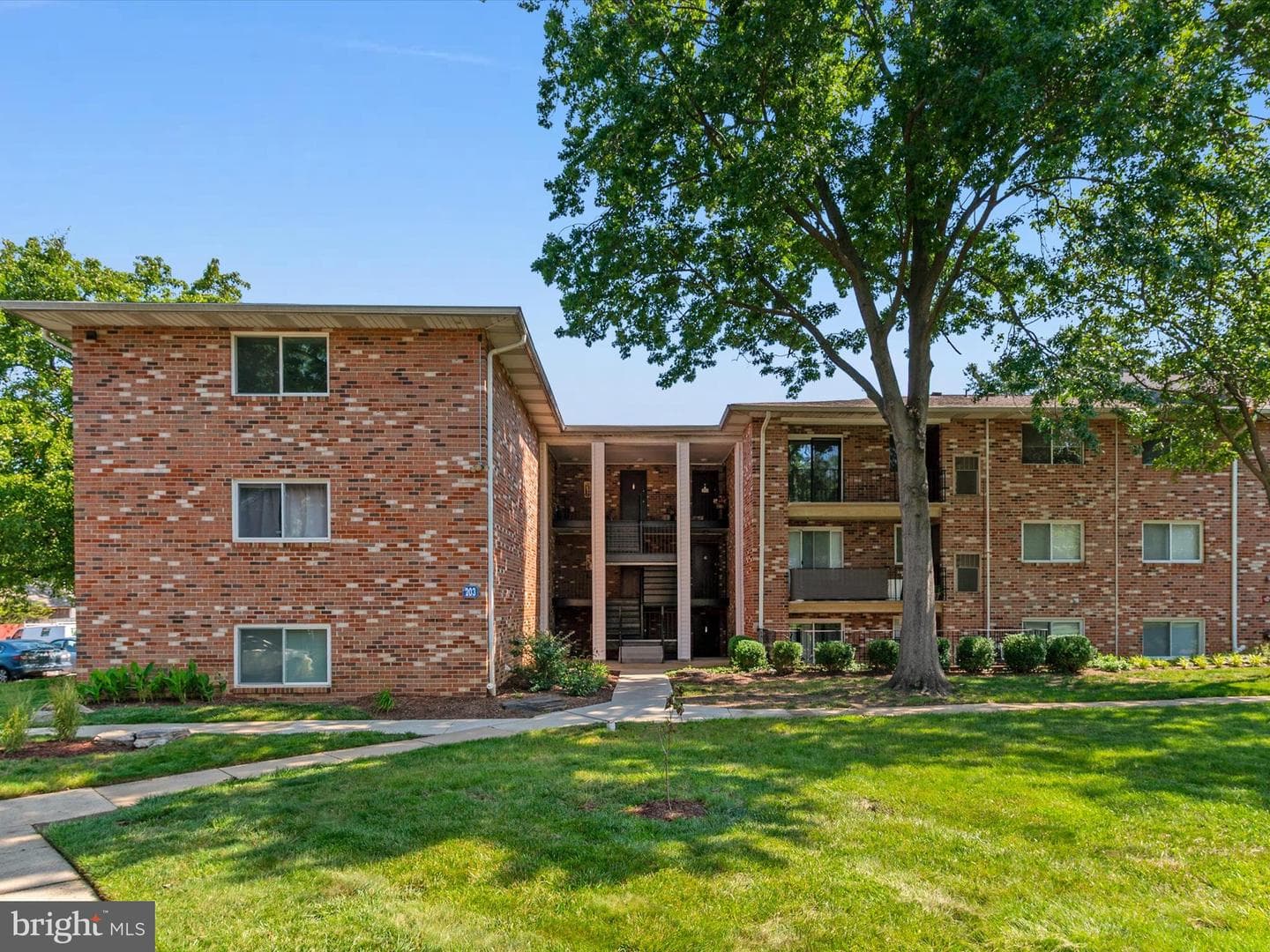 203 Victor Parkway #203l photo 30