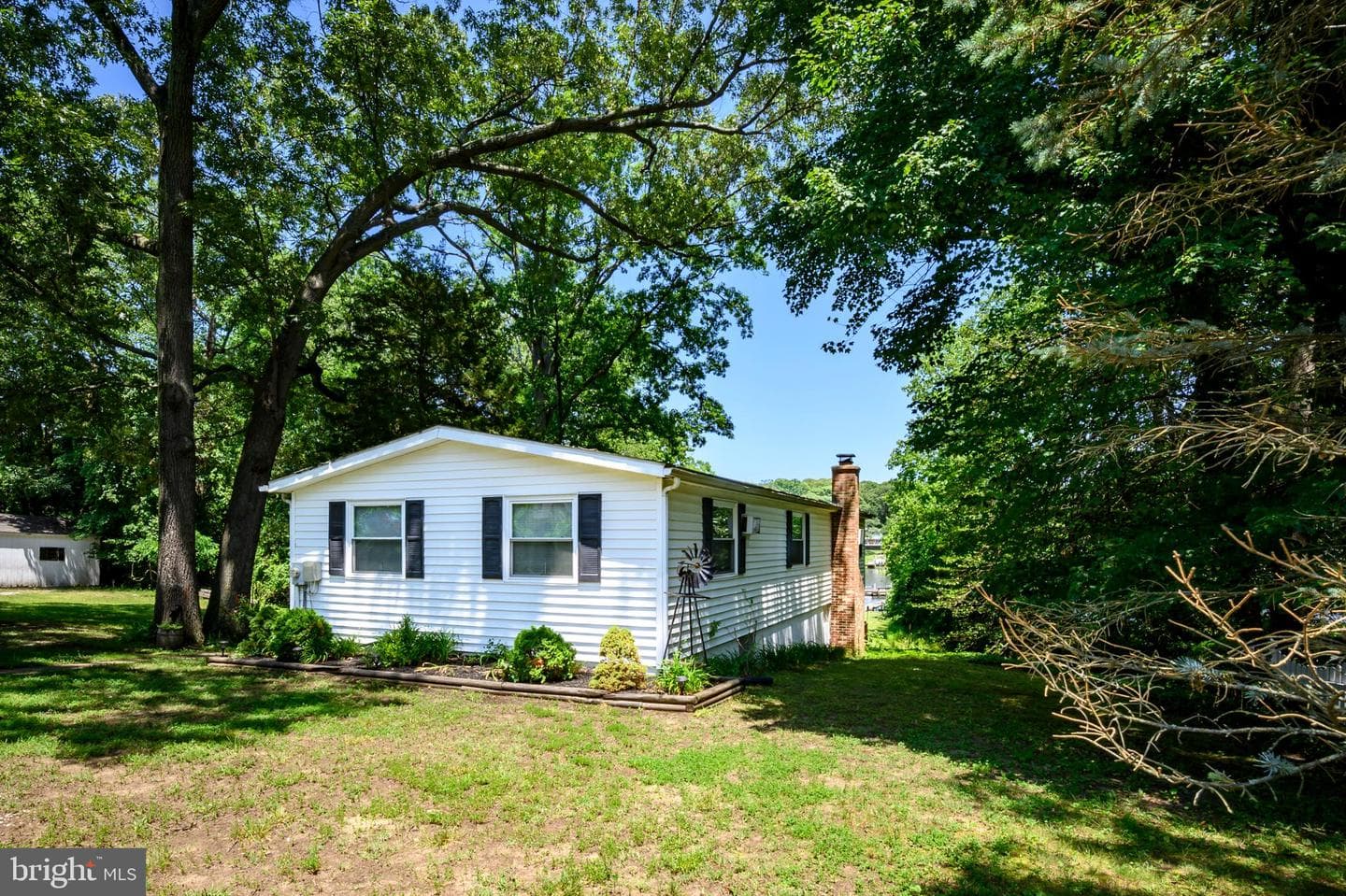 443 New York Avenue photo 2