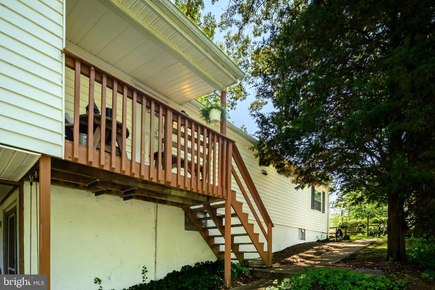 443 New York Avenue photo 4