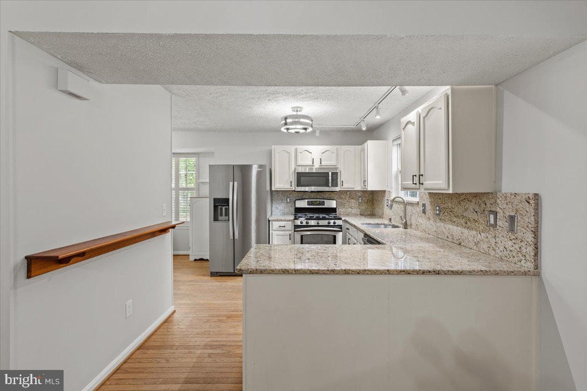 10 2nd Street photo 20