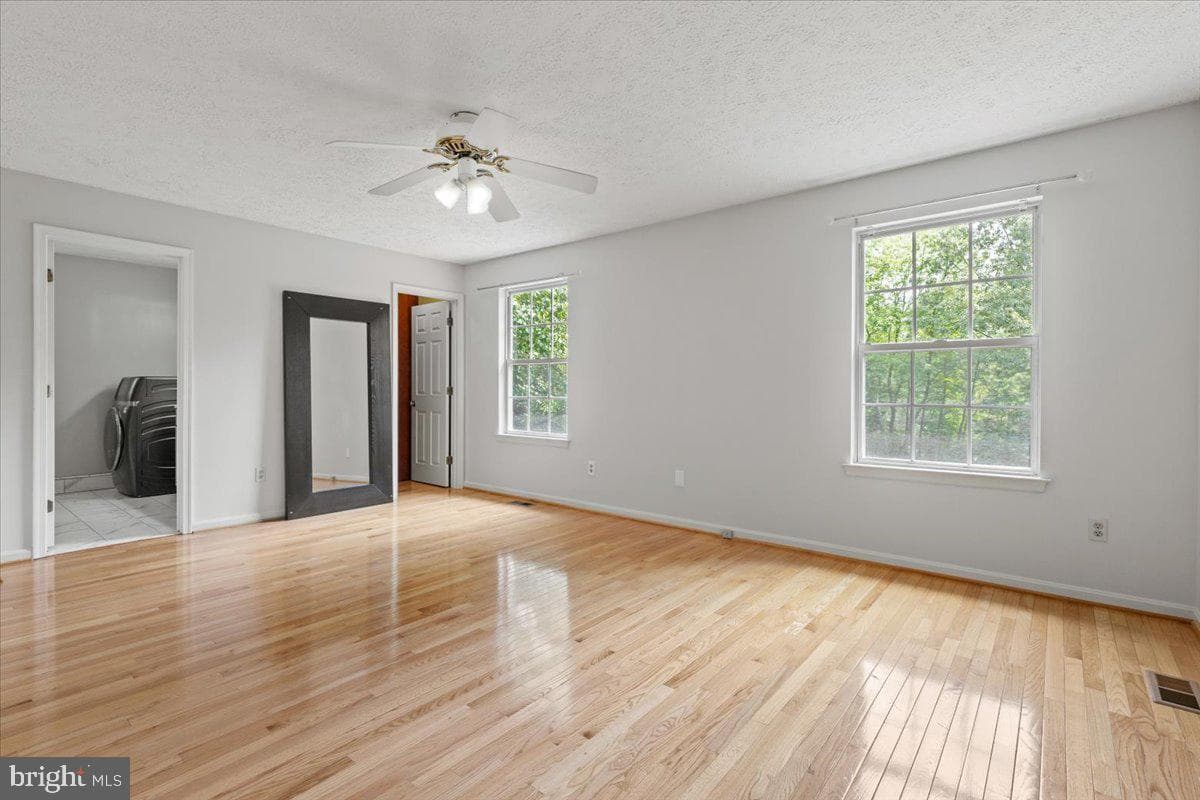 10 2nd Street photo 28