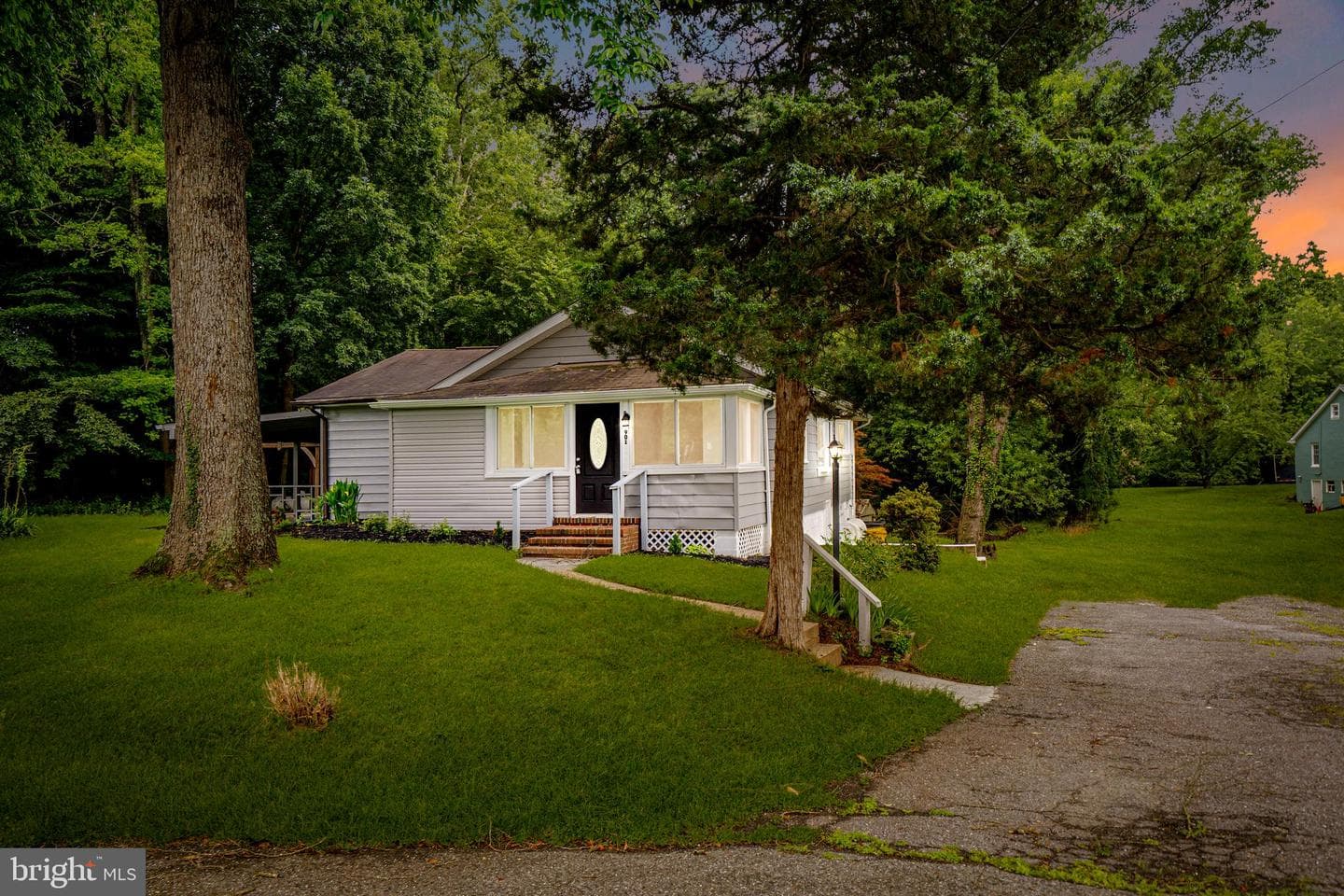 901 Chesterfield Road photo 1