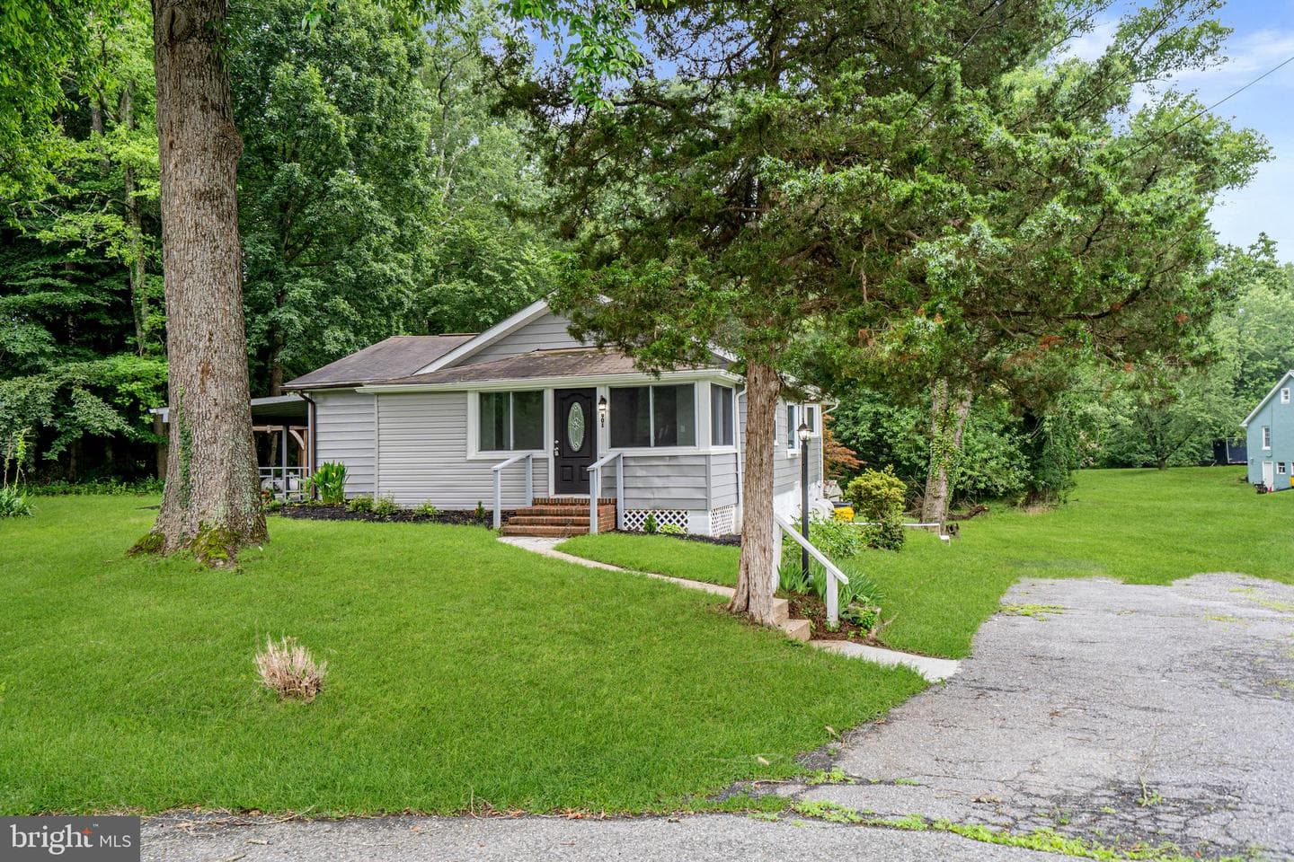 901 Chesterfield Road photo 51