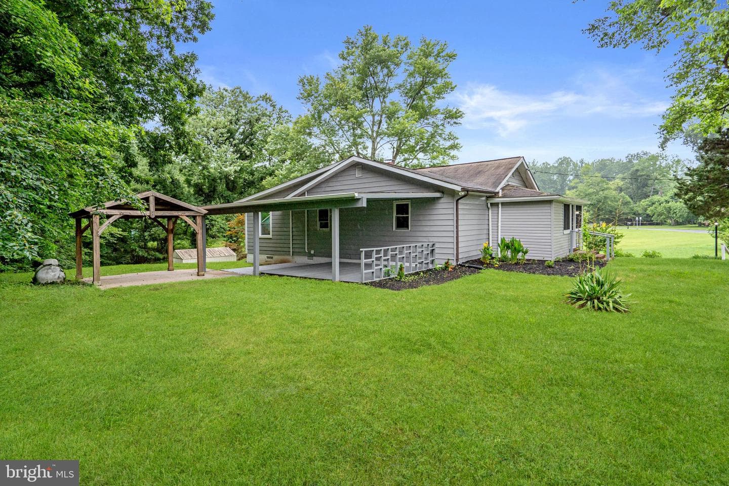 901 Chesterfield Road photo 57