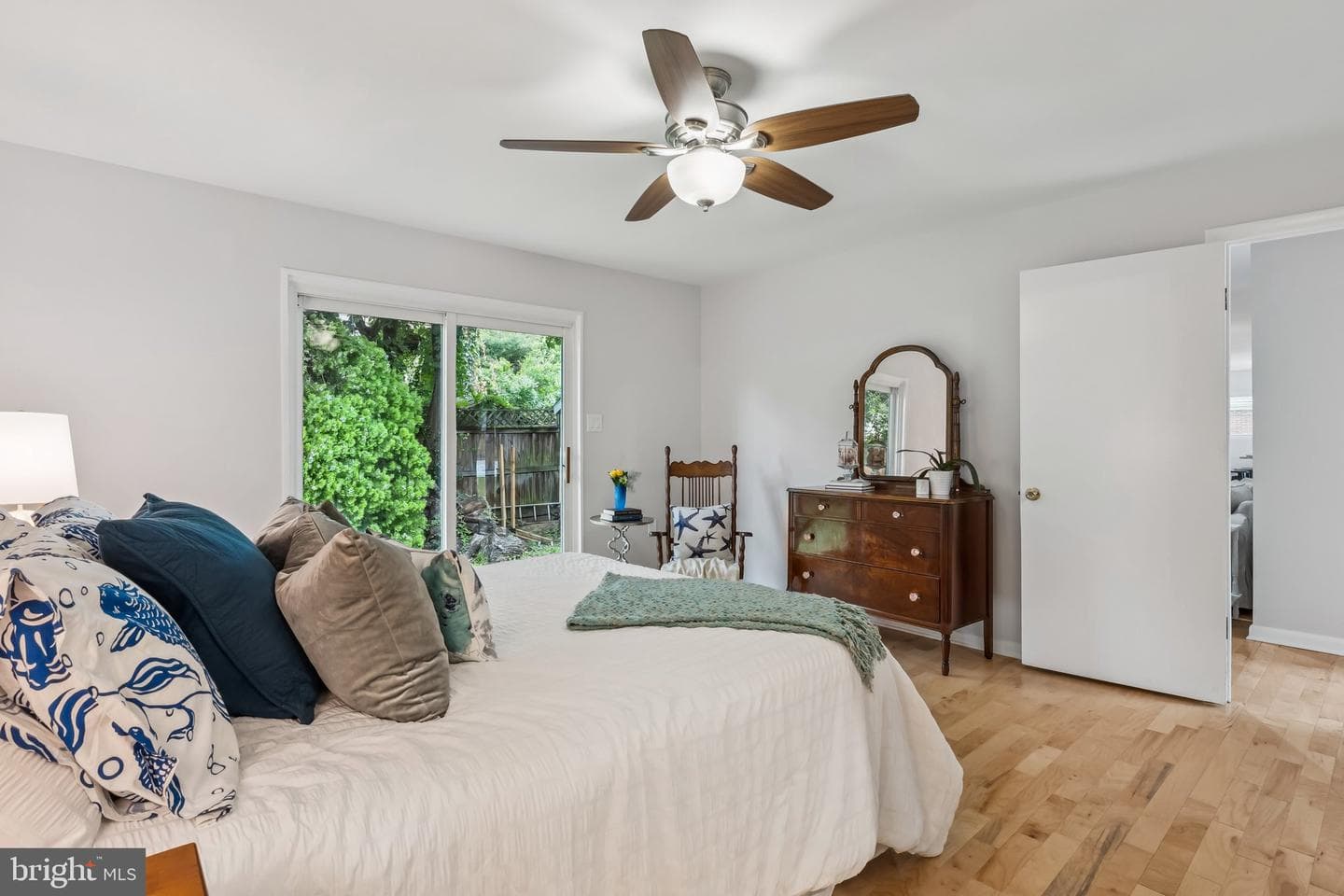 1359 Linden Avenue photo 10