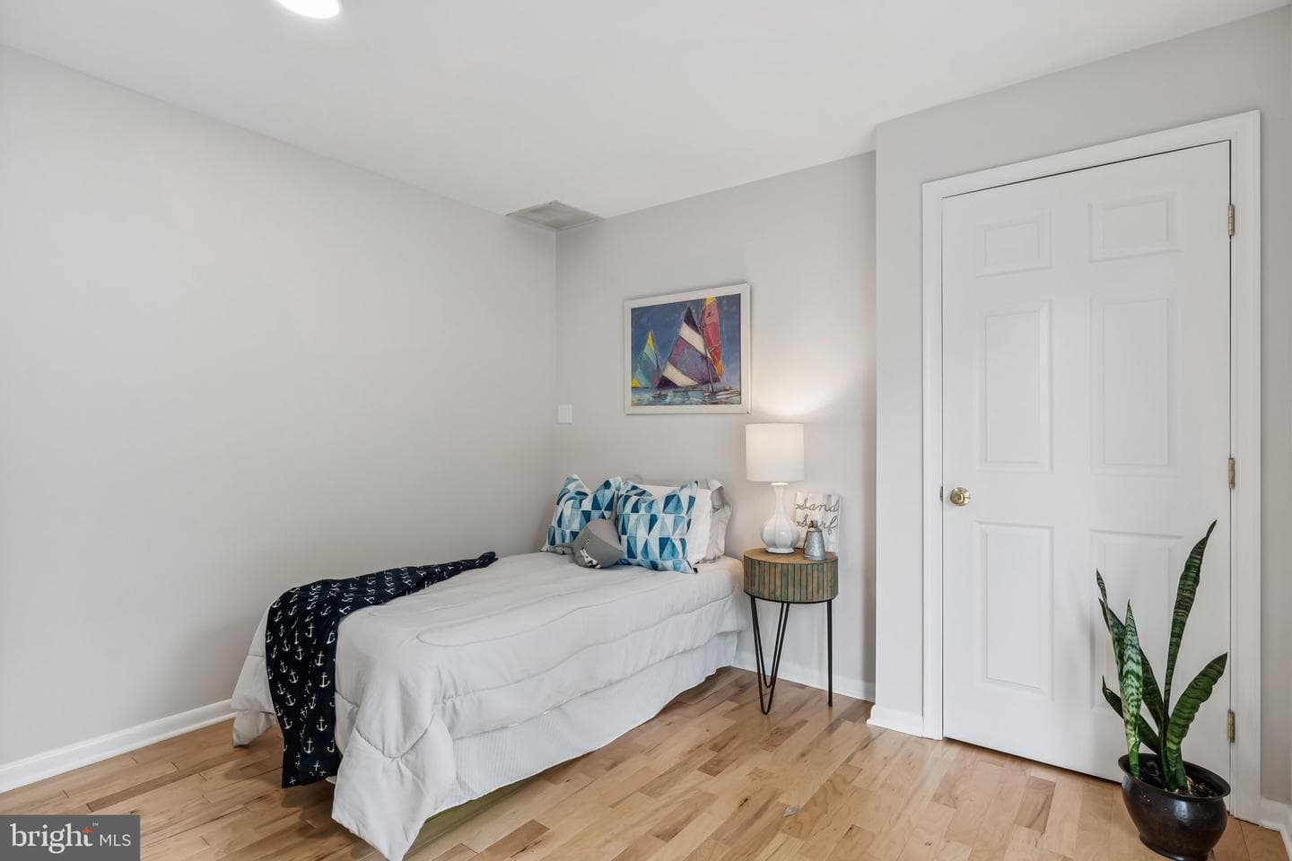 1359 Linden Avenue photo 14