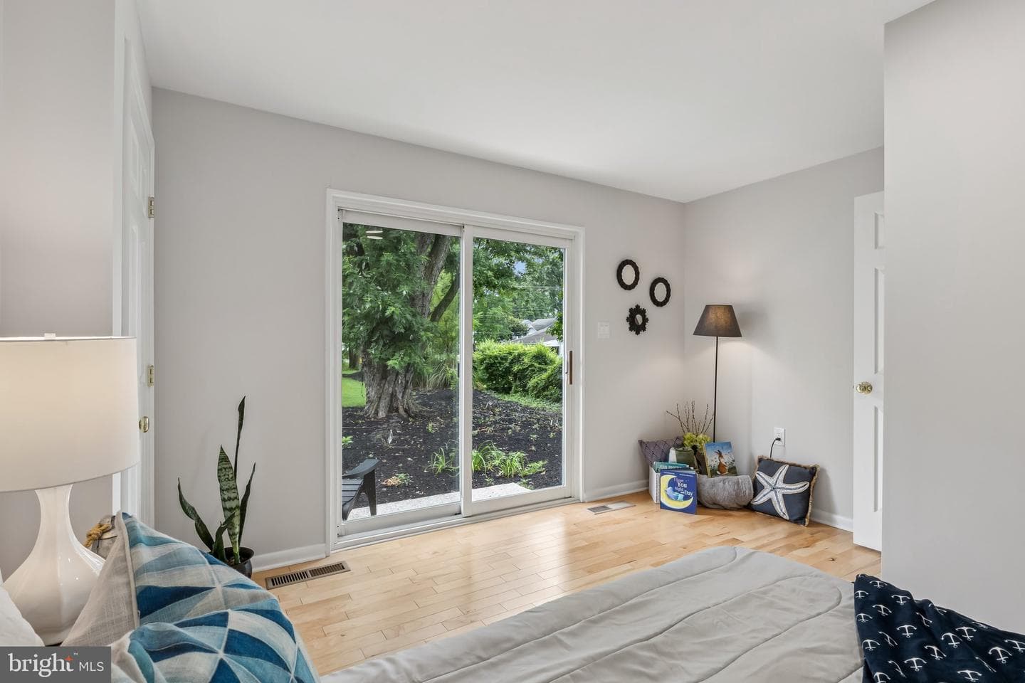 1359 Linden Avenue photo 15