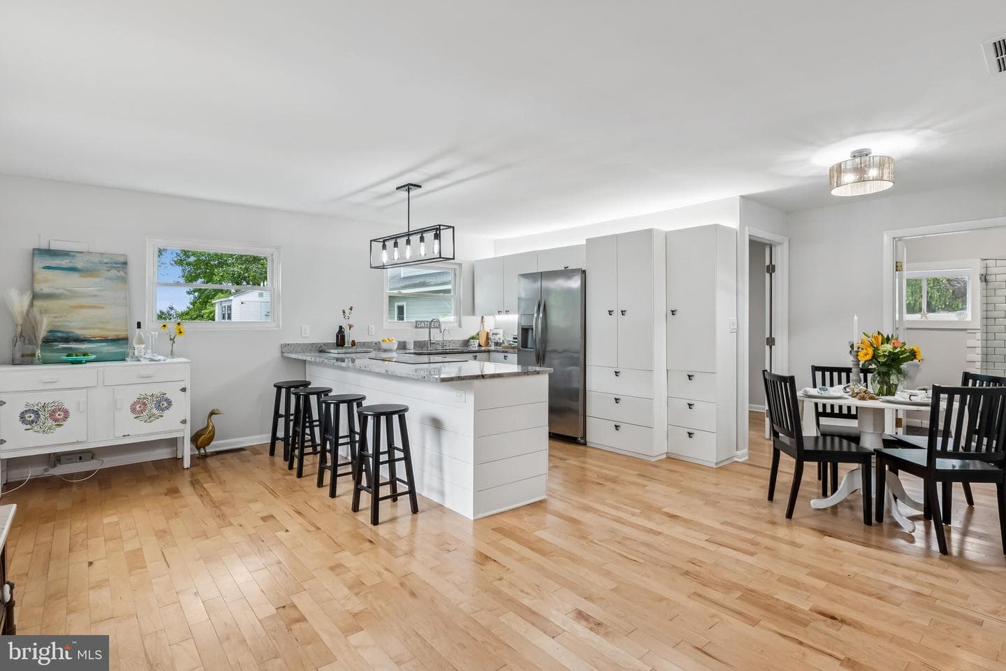 1359 Linden Avenue photo 4