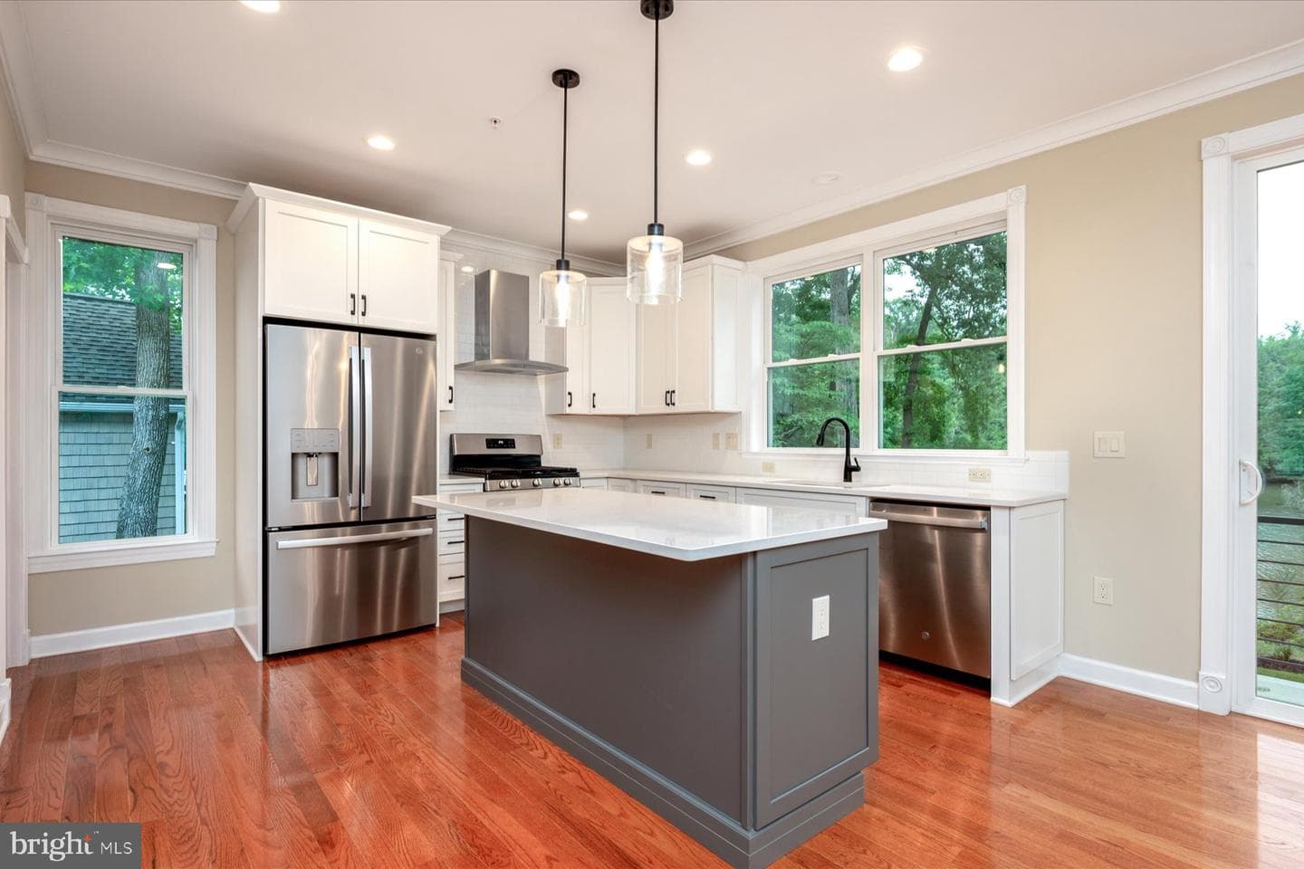 2054 Shore Drive photo 11