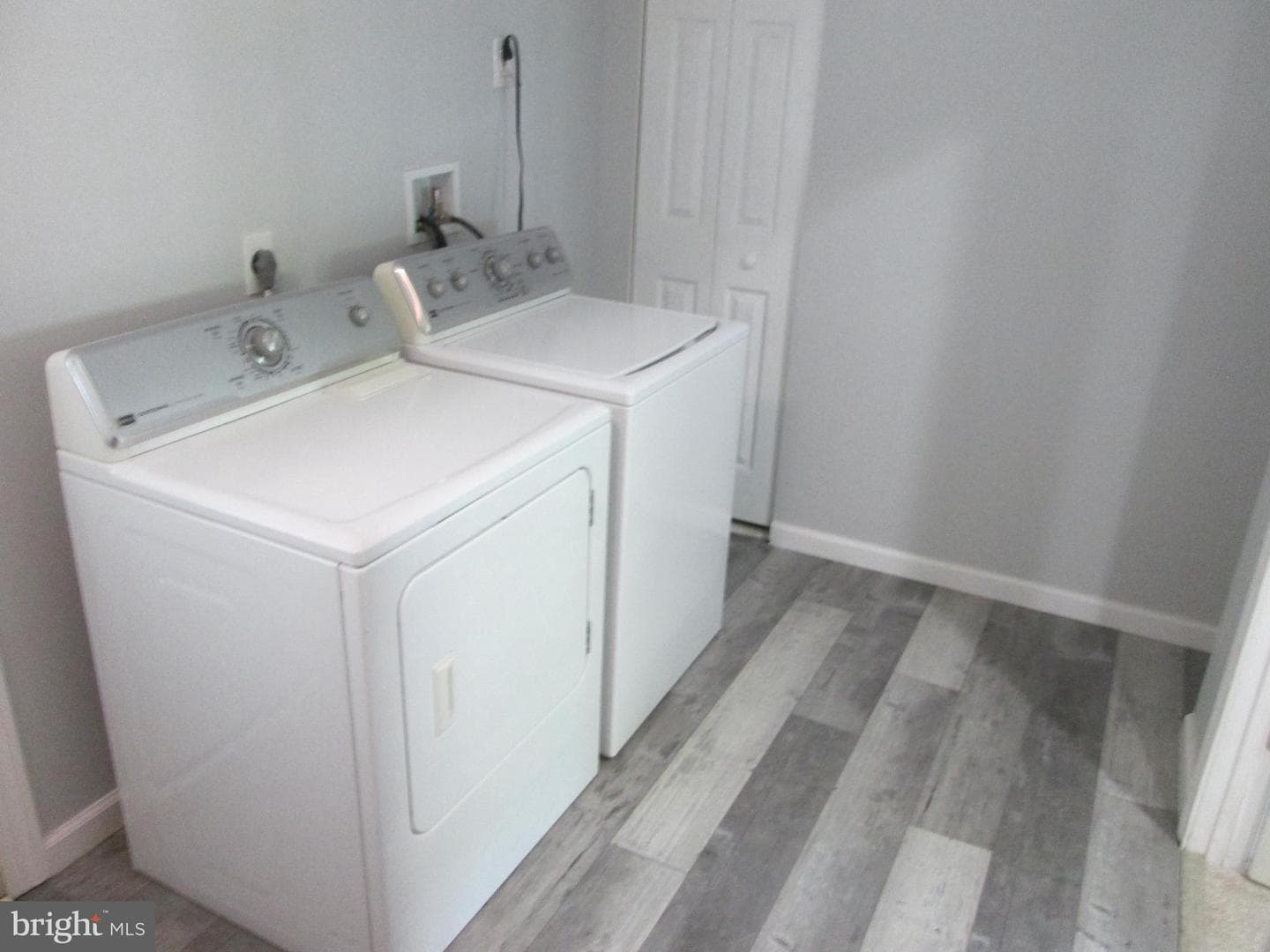 283 Riverdale Road photo 34