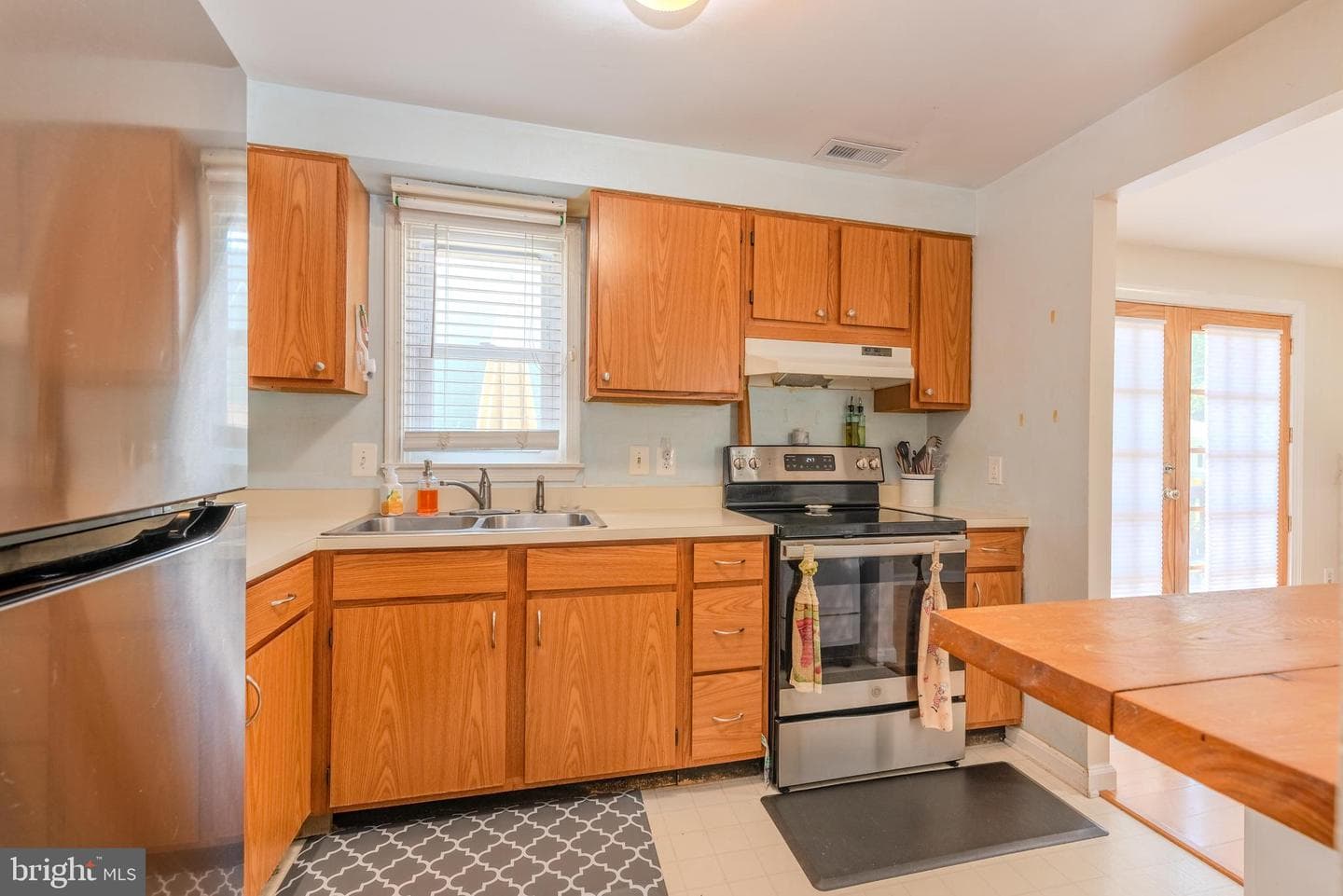1179 Maple Avenue photo 7