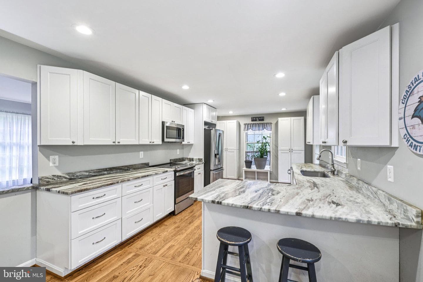 1602 Farnborn Street photo 10