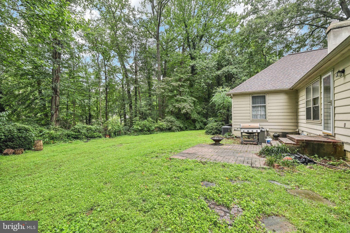 1602 Farnborn Street photo 24