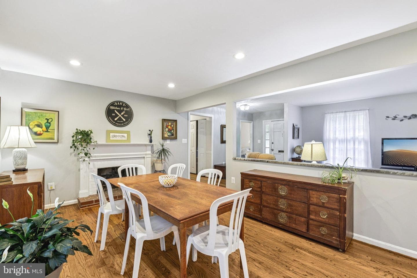 1602 Farnborn Street photo 6