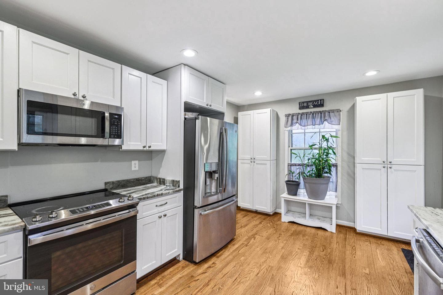 1602 Farnborn Street photo 8