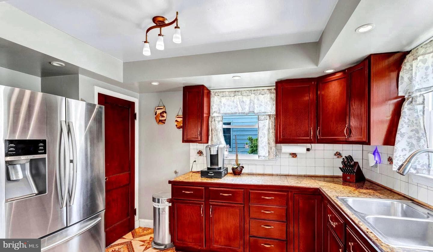 605 Newfield Road photo 4
