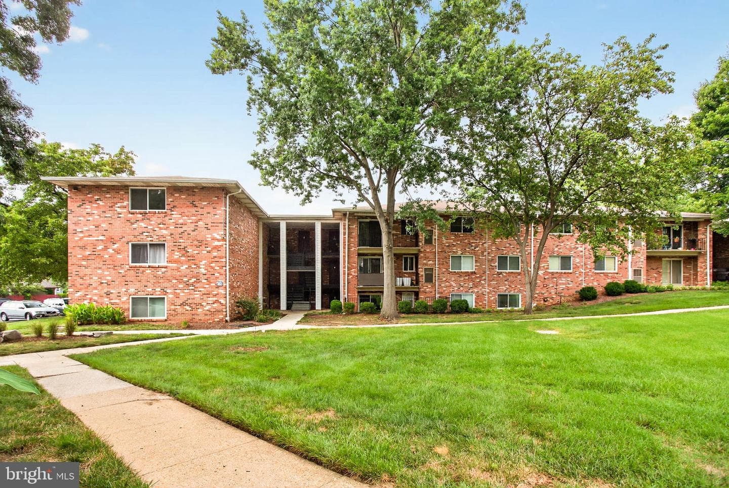 203 Victor Parkway #203a photo 2