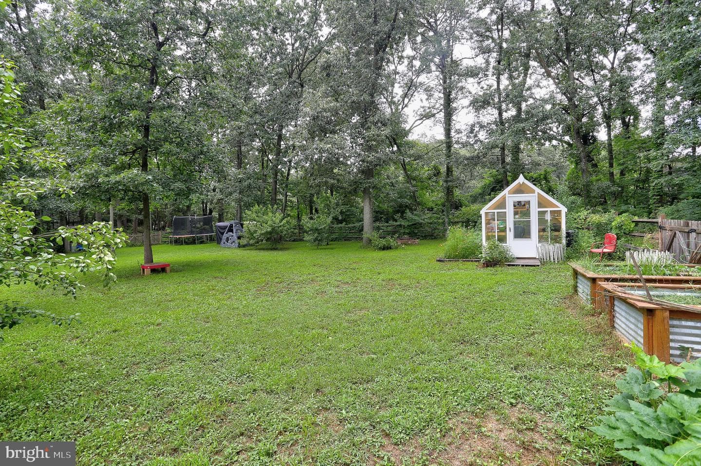 210 Pinewood Drive photo 16