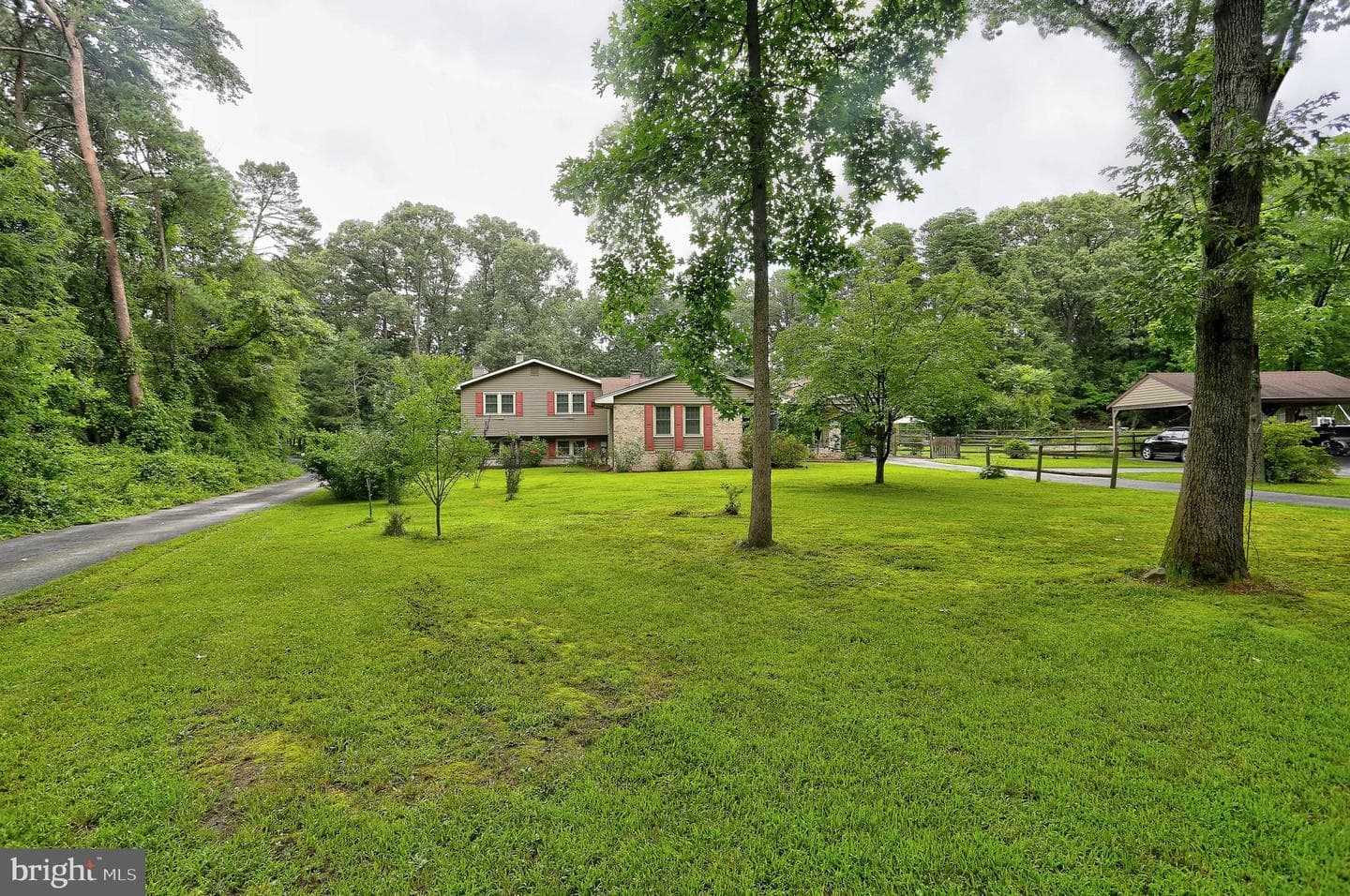 210 Pinewood Drive photo 4