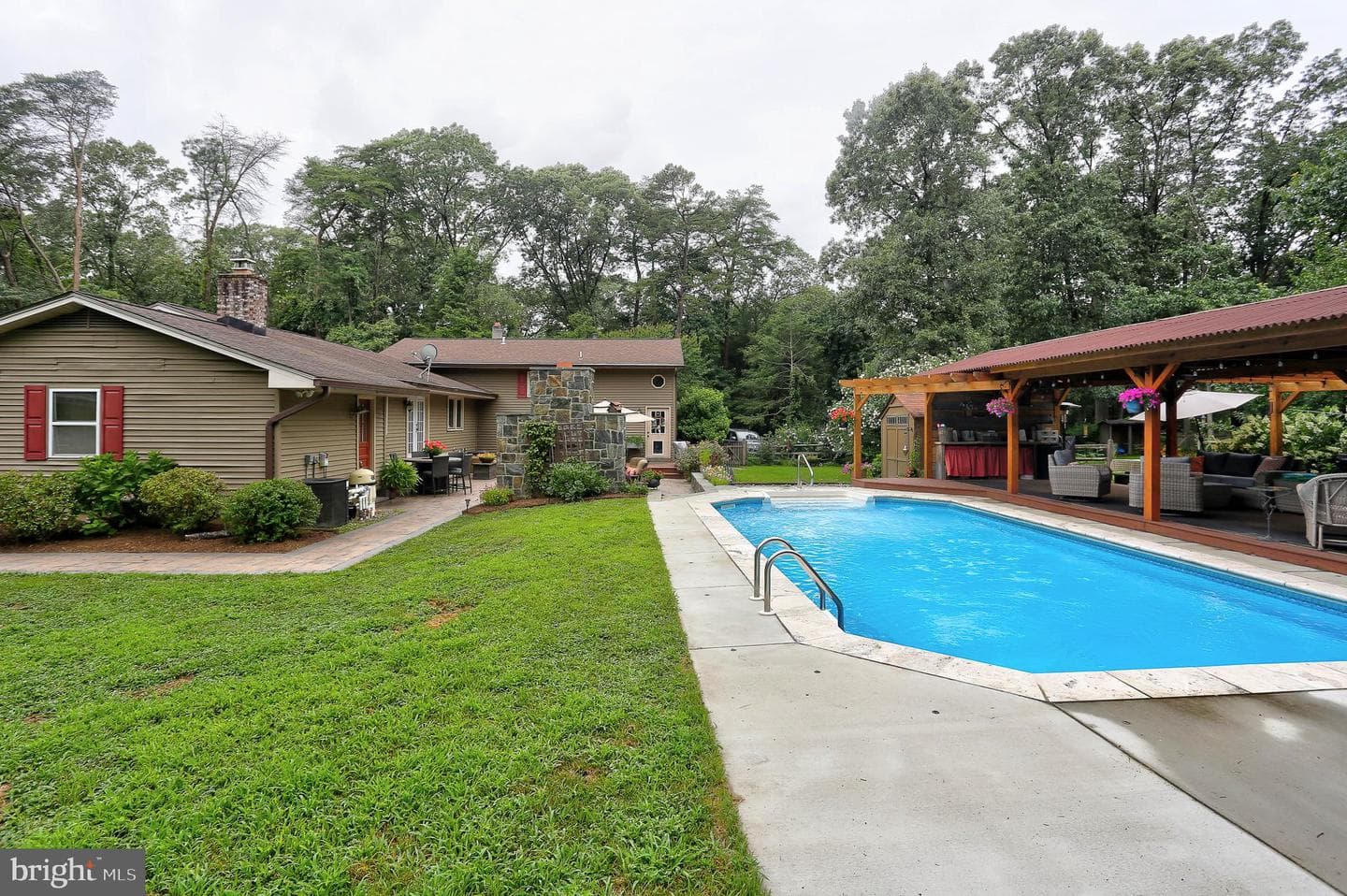 210 Pinewood Drive photo 6